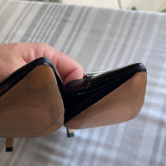 COACH “ZAN” black patent & leather heels, with silver “Coach” emblem. Size 9. - Picture 6 of 16